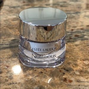 Estée Lauder nutritious active-tremella